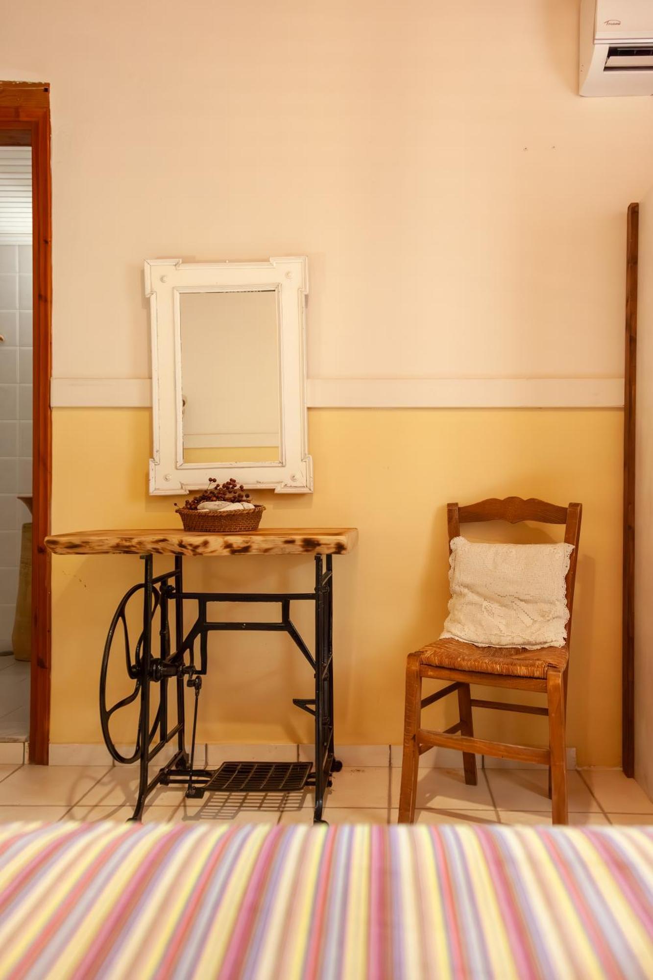 Amnisiades Apartments カルテロス エクステリア 写真